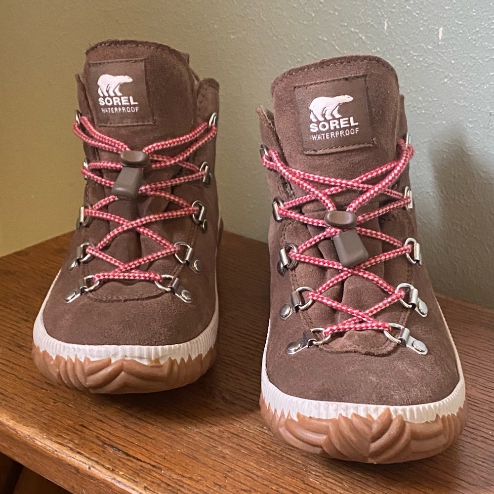 Sorel Out and About Conquest shoes size 5